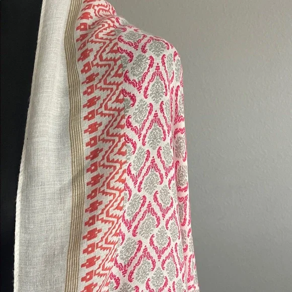 Elegant Pink and Cream Scarf - Picture 5 of 8